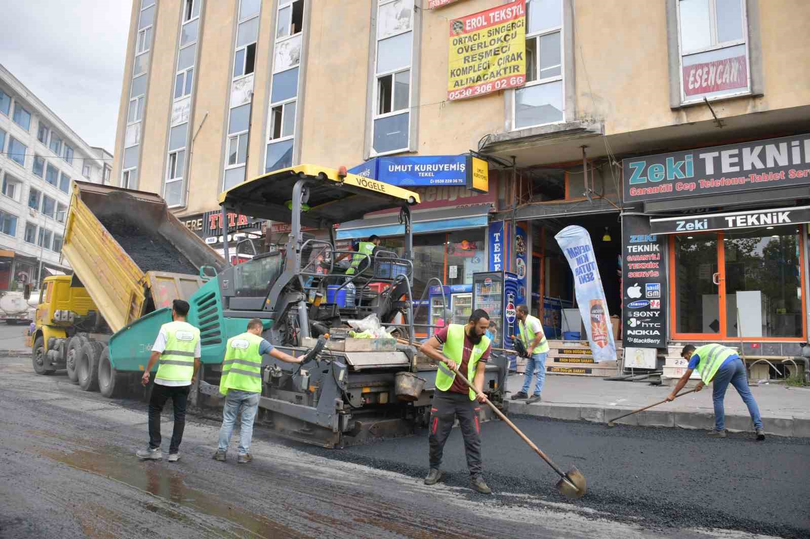 Esenyurt’ta  bozuk olan yollar yenileniyor
