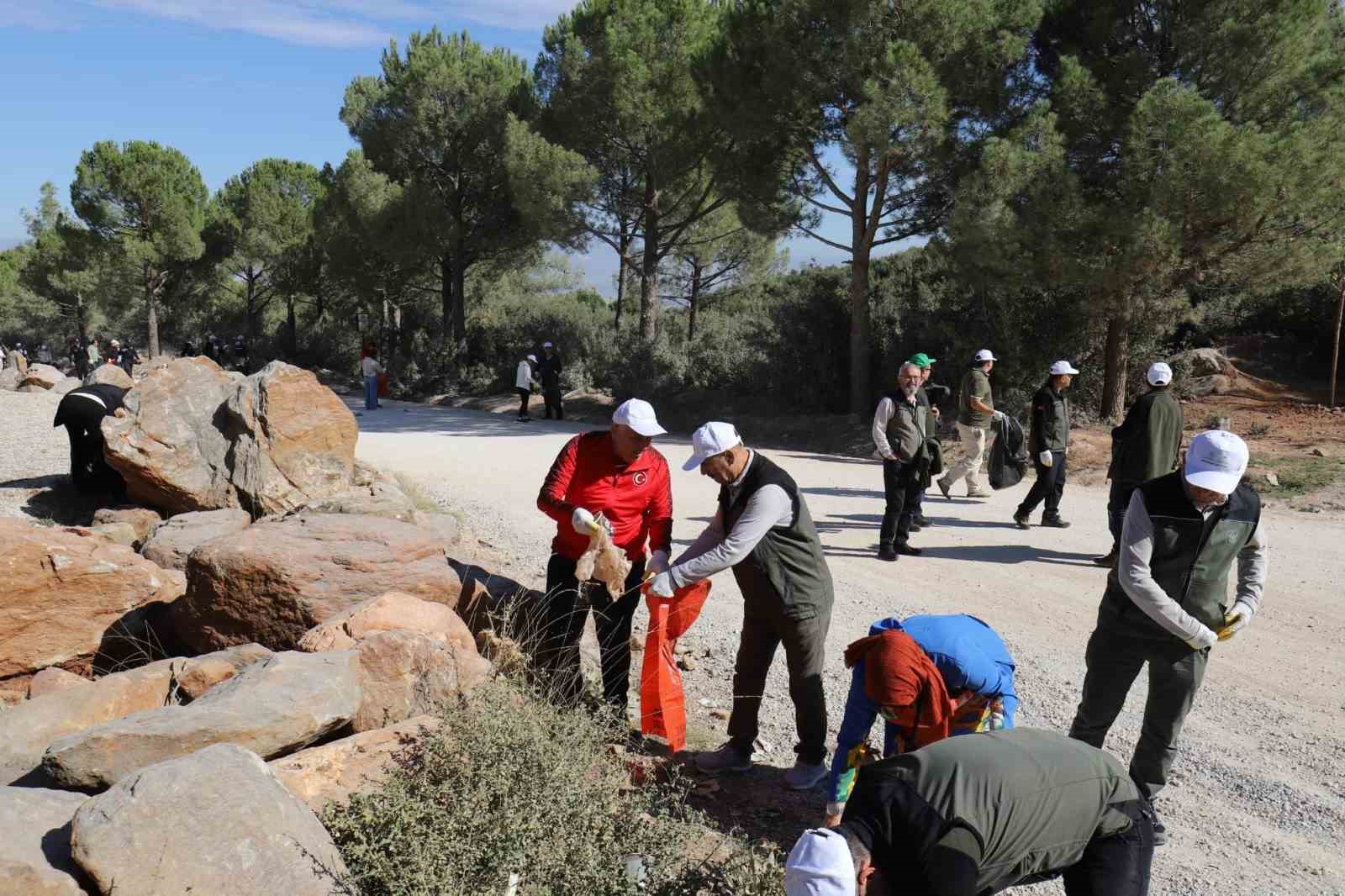 Denizlililer ormanlar için el ele verdiler
