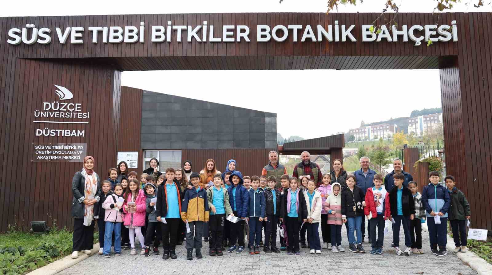 Öğrencilerden, Düzce Üniversitesi Botanik Bahçesi’ne ziyaret
