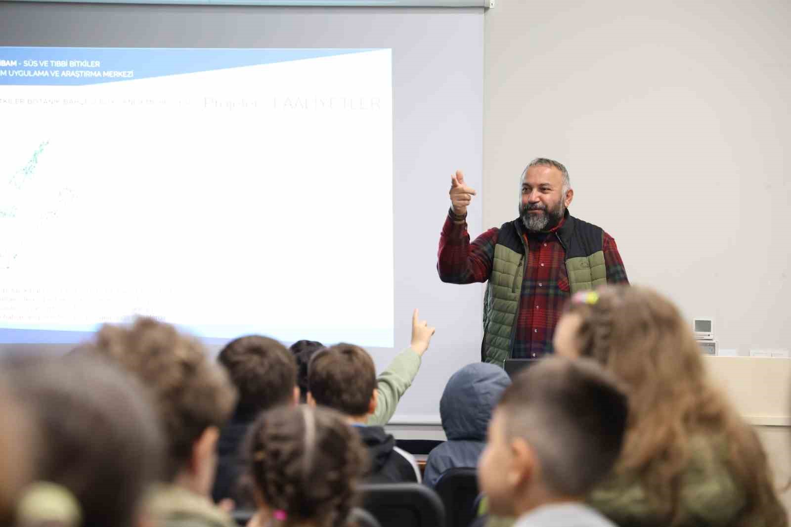 Öğrencilerden, Düzce Üniversitesi Botanik Bahçesi’ne ziyaret
