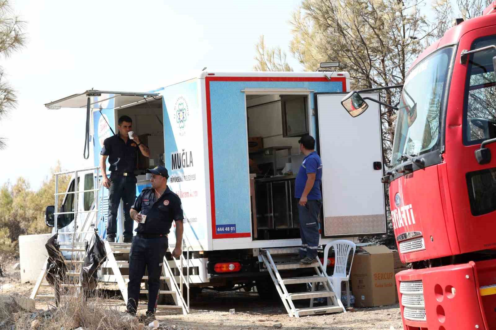 Muğla Büyükşehir yangınlara tüm gücüyle müdahale etti
