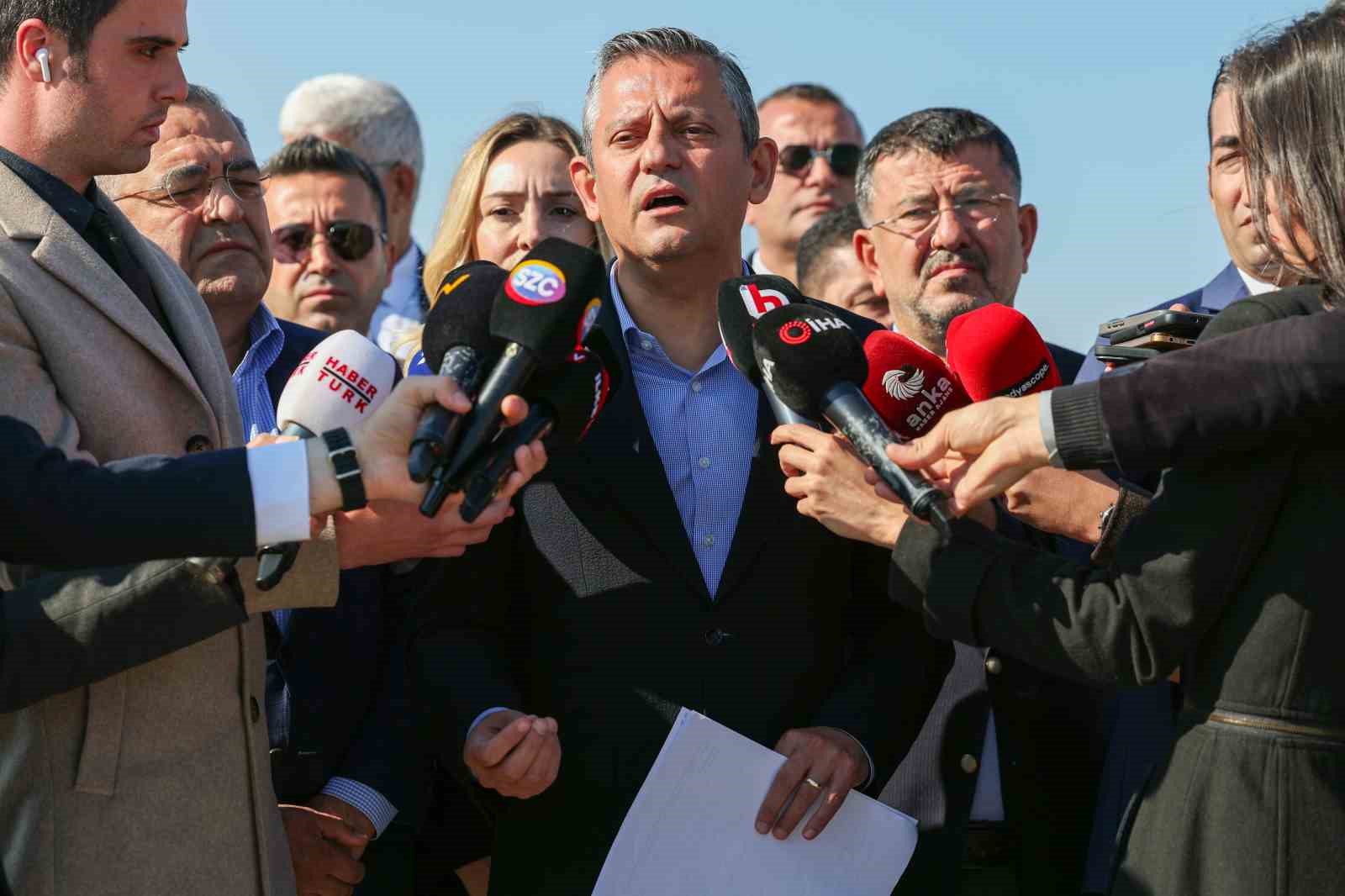 CHP Lideri Özel, Demirtaş’ı cezaevinde ziyaret etti
