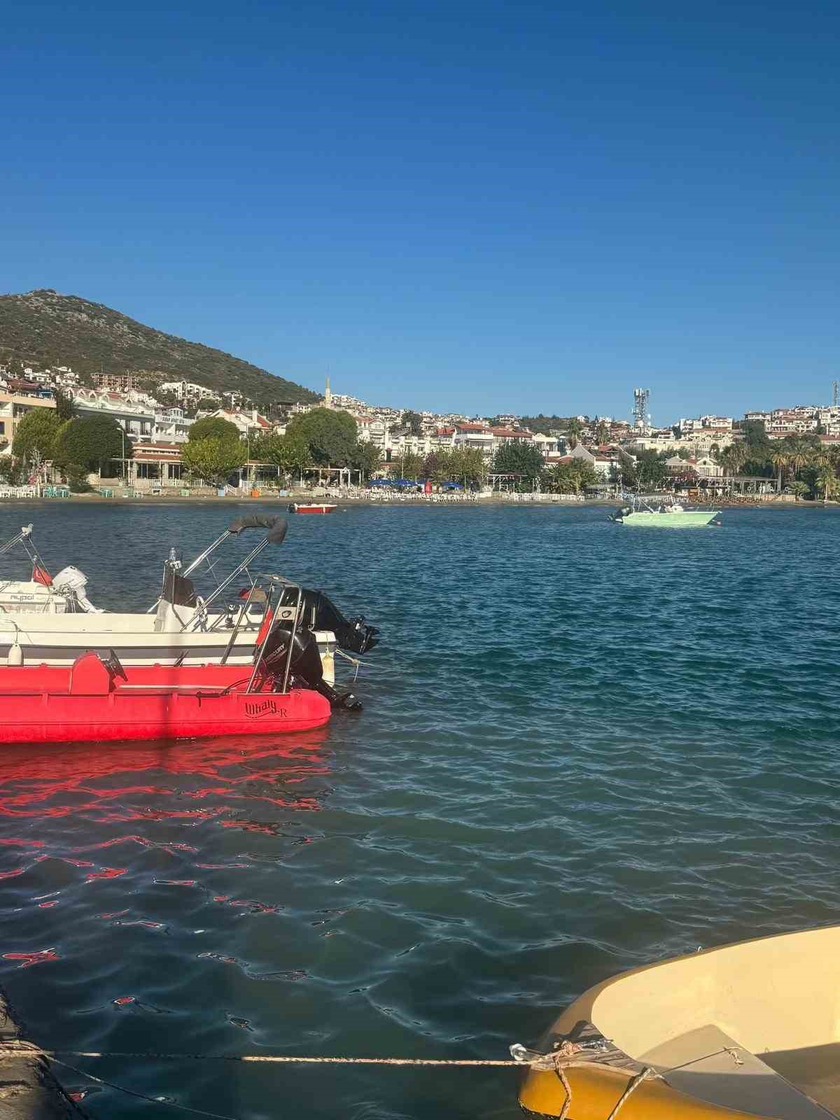 Datça’da atıksu borusu patladı, denizin rengi değişti
