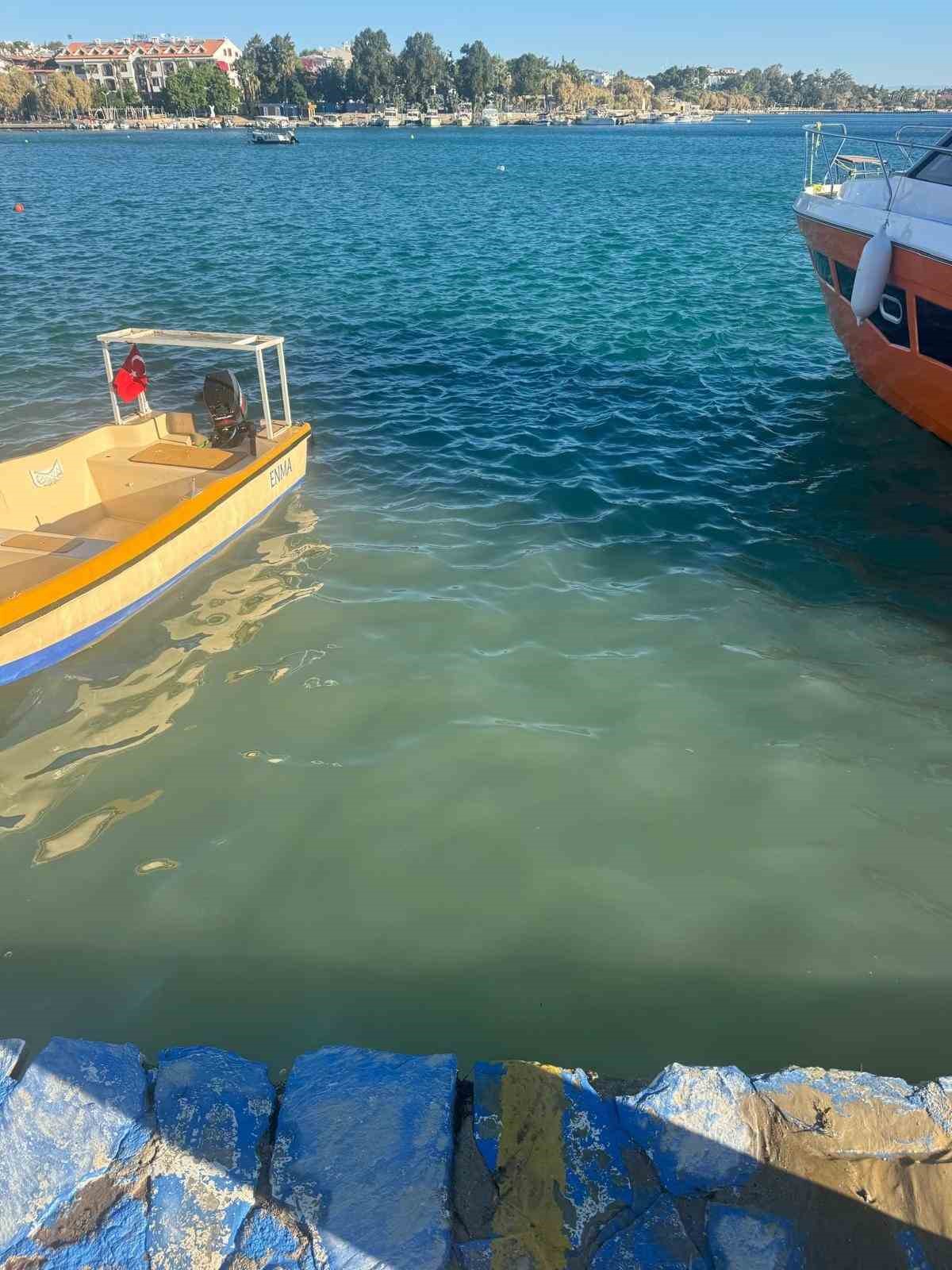 Datça’da atıksu borusu patladı, denizin rengi değişti
