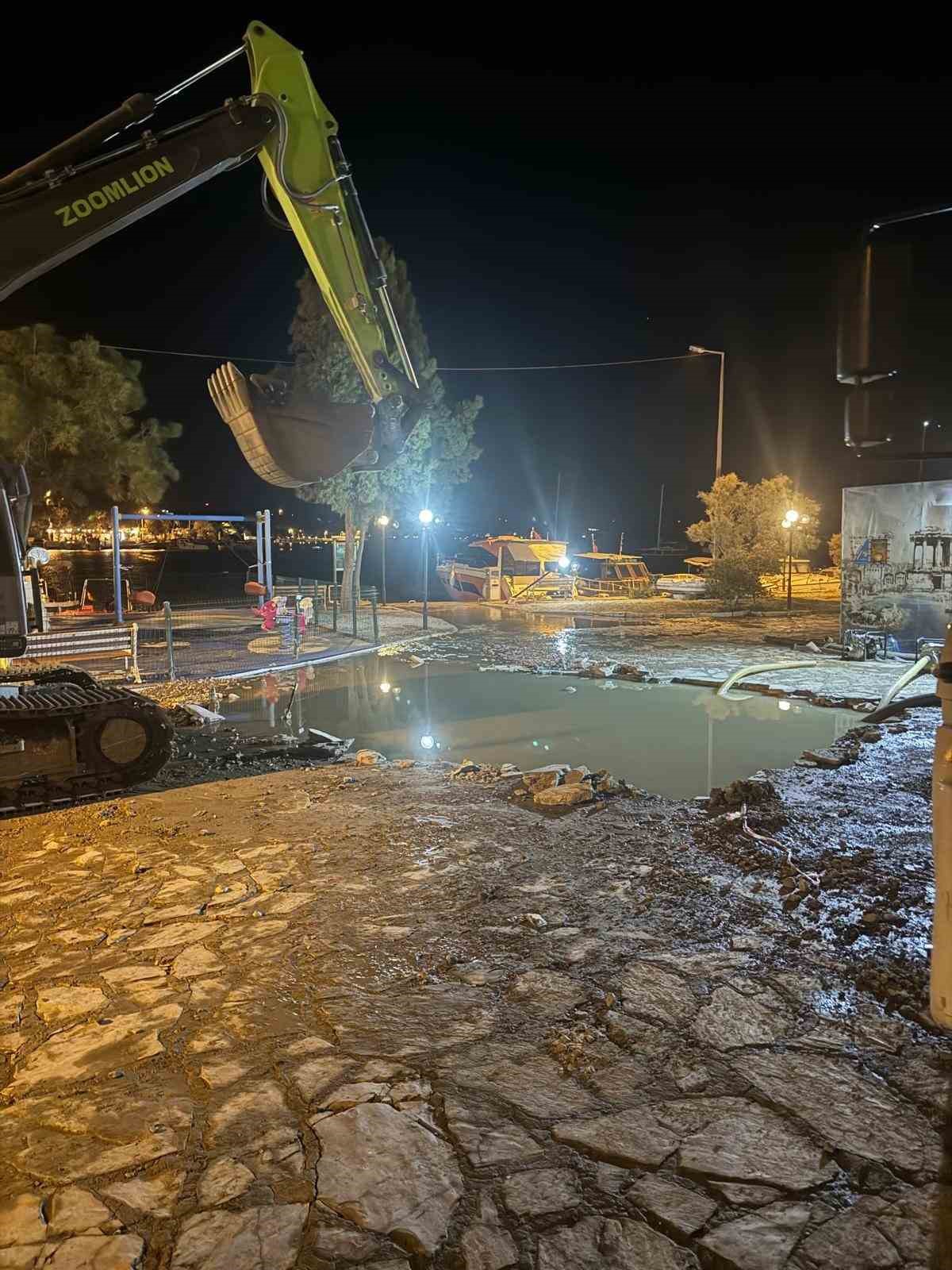 Datça’da atıksu borusu patladı, denizin rengi değişti
