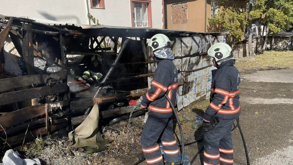 Alevlere teslim olan garaj küle döndü
