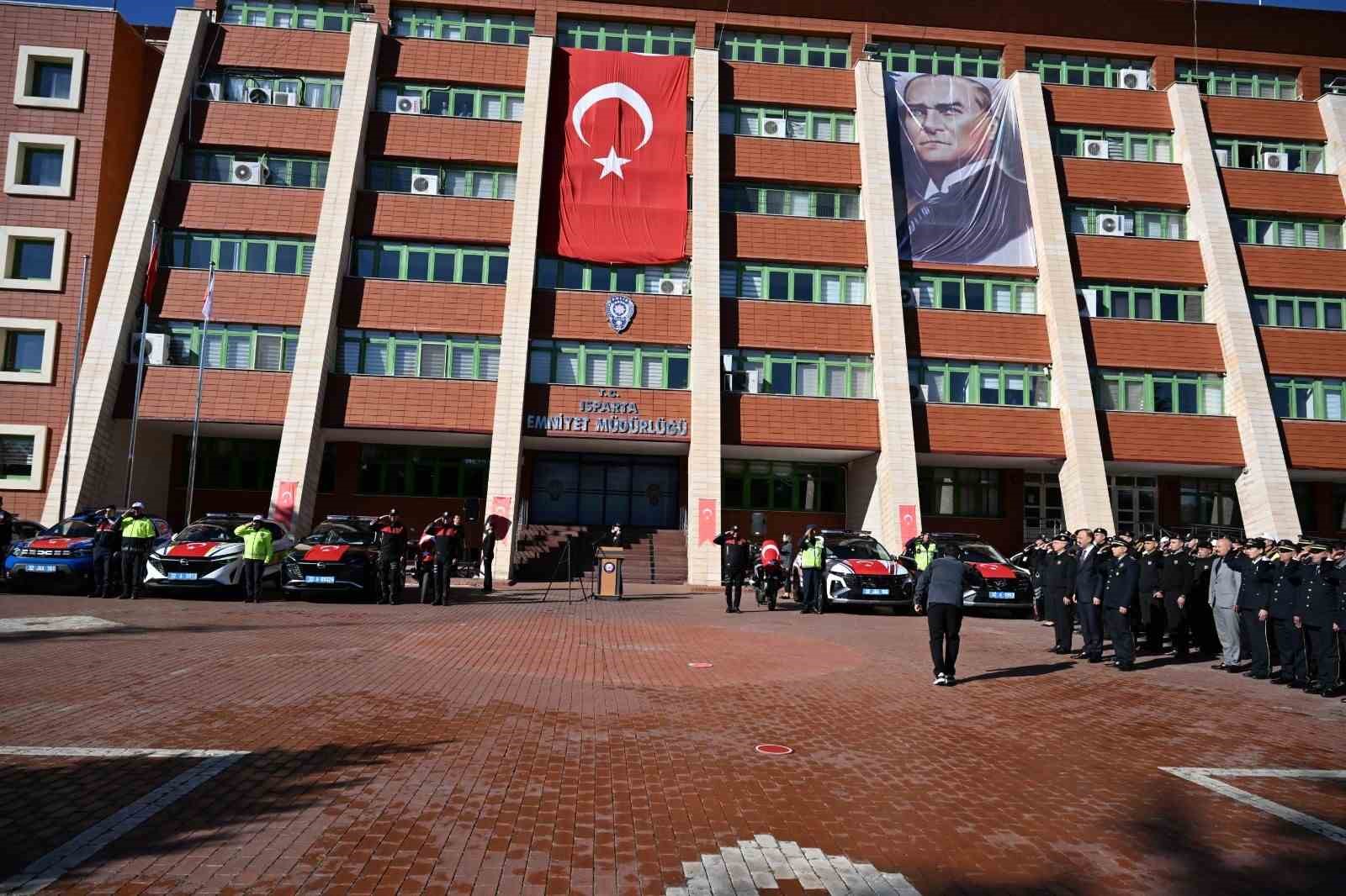 Isparta’da emniyet ve jandarma teşkilatına 11 araç
