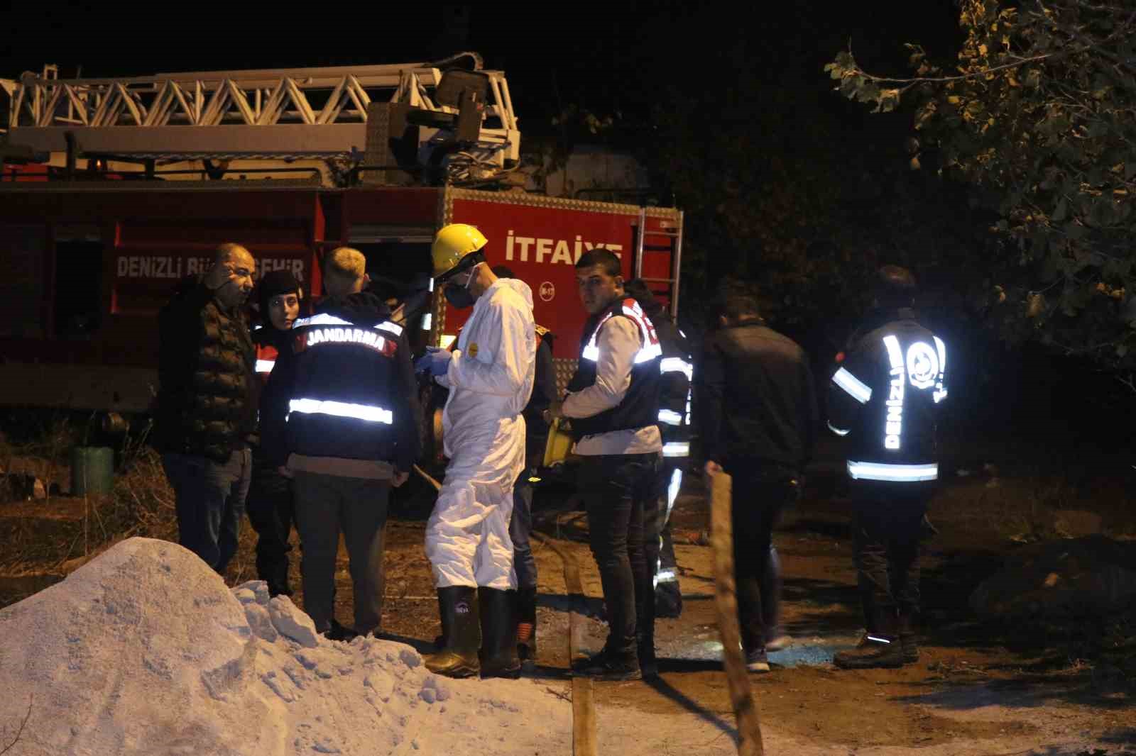 Babasını ve ağabeyini bıçaklayıp evi ateşe veren şahıs ifadesinde kendisiyle çelişti
