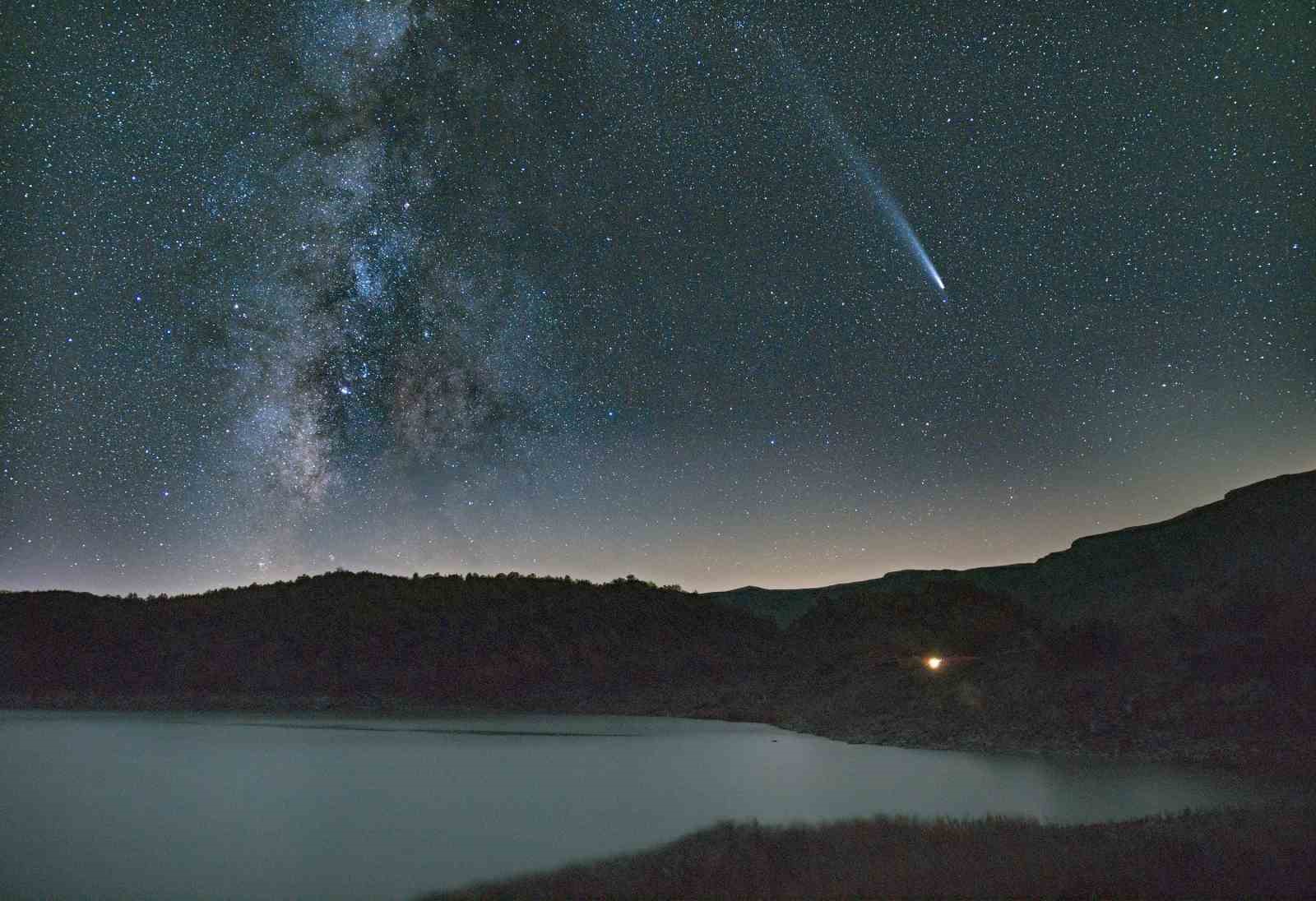 Nemrut Krater Gölü’nde Atlas kuyruklu yıldızı görüntülendi
