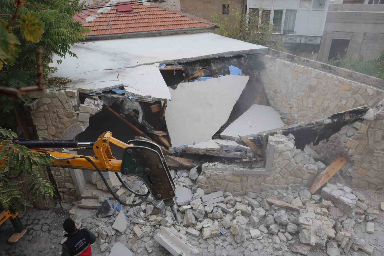 Kapadokya’da kaçak yapıların yıkımı sürüyor
