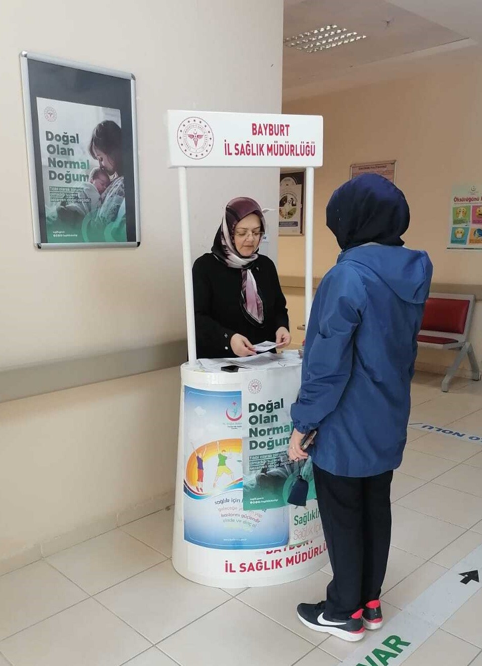 Bayburt’ta sağlık çalışanlarınca stant açılarak normal doğuma dikkat çekildi
