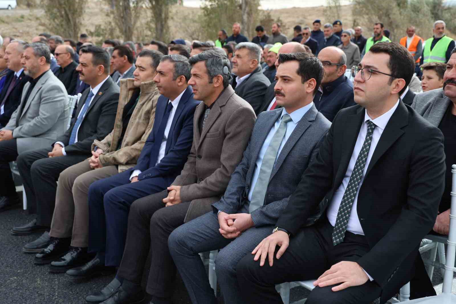 Çardak-Cezaevi yolu törenle trafiğe açıldı
