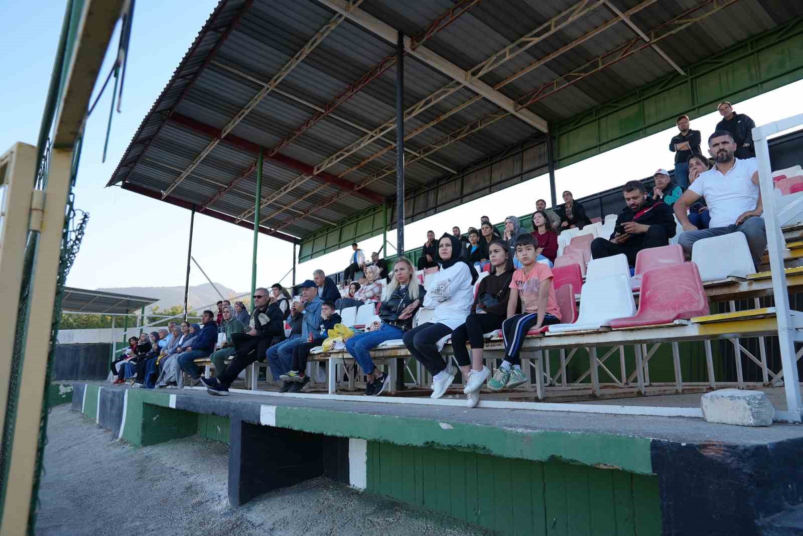 Başkan Çavuşoğlu; “29 Ekim coşkusunu futbol ile yaşıyoruz”
