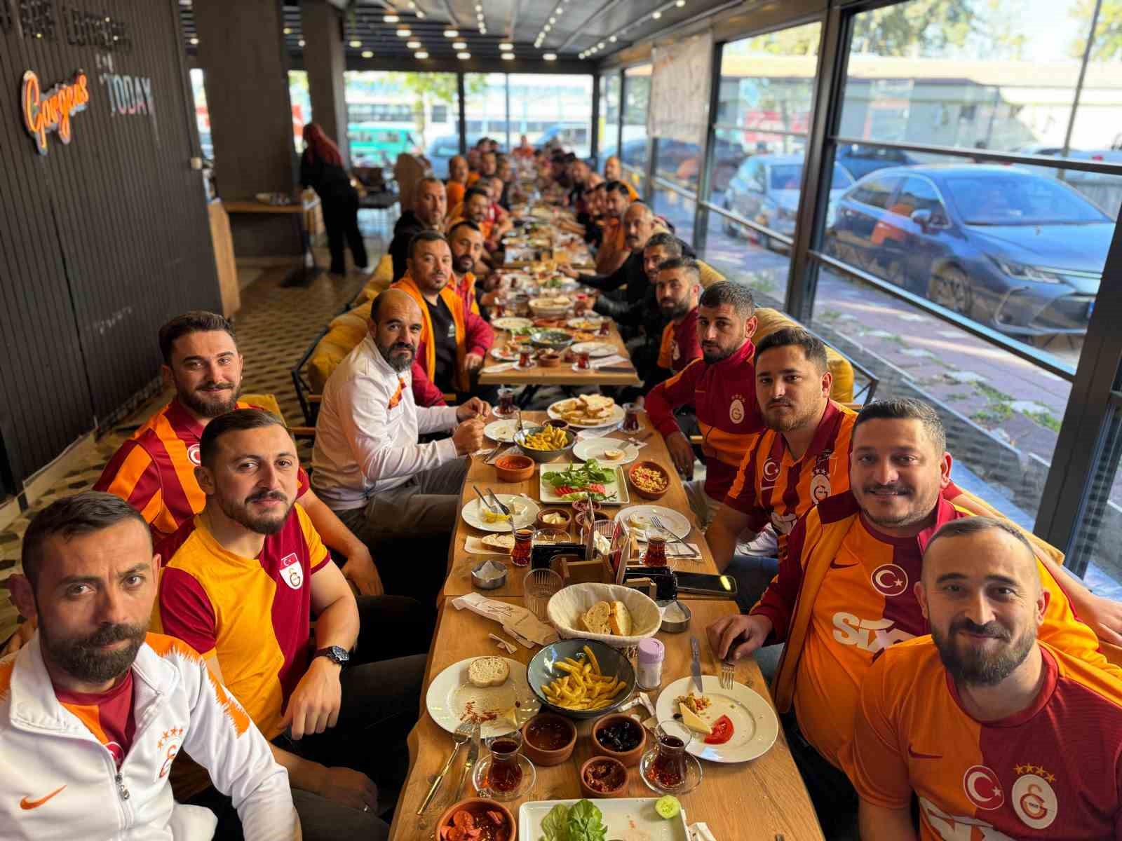 Söğüt’teki Galatasaray taraftar grubu Ultraslan kurmak için kolları sıvadı
