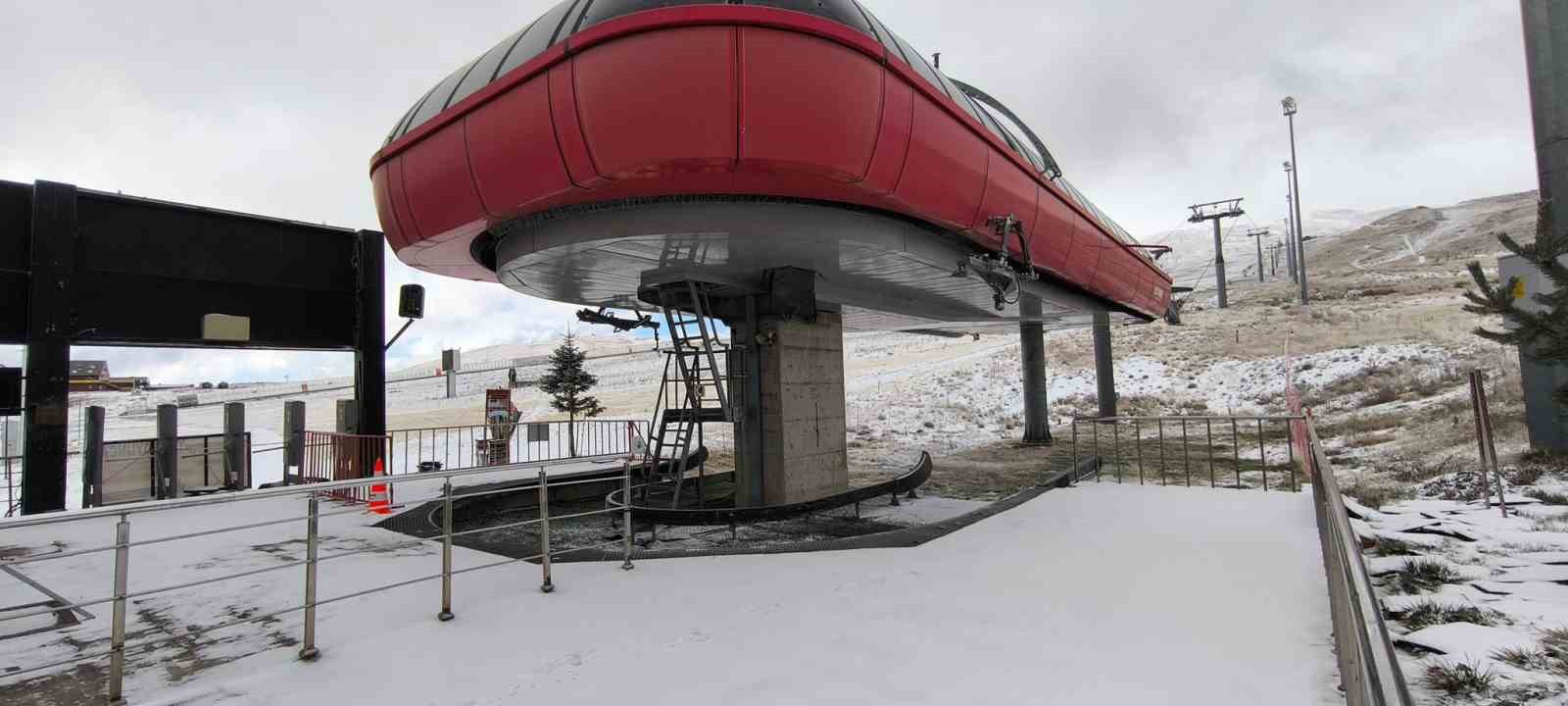 Erciyes’te kar yağışı sürüyor
