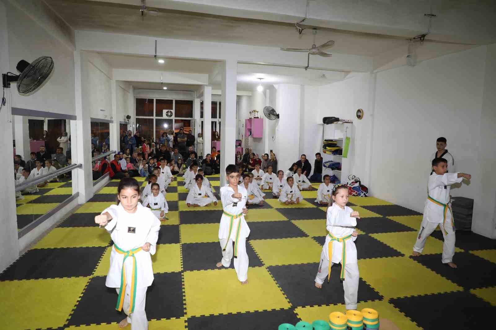 Şehzadeler Belediyesinde taekwondo kuşak sınavı heyecanı
