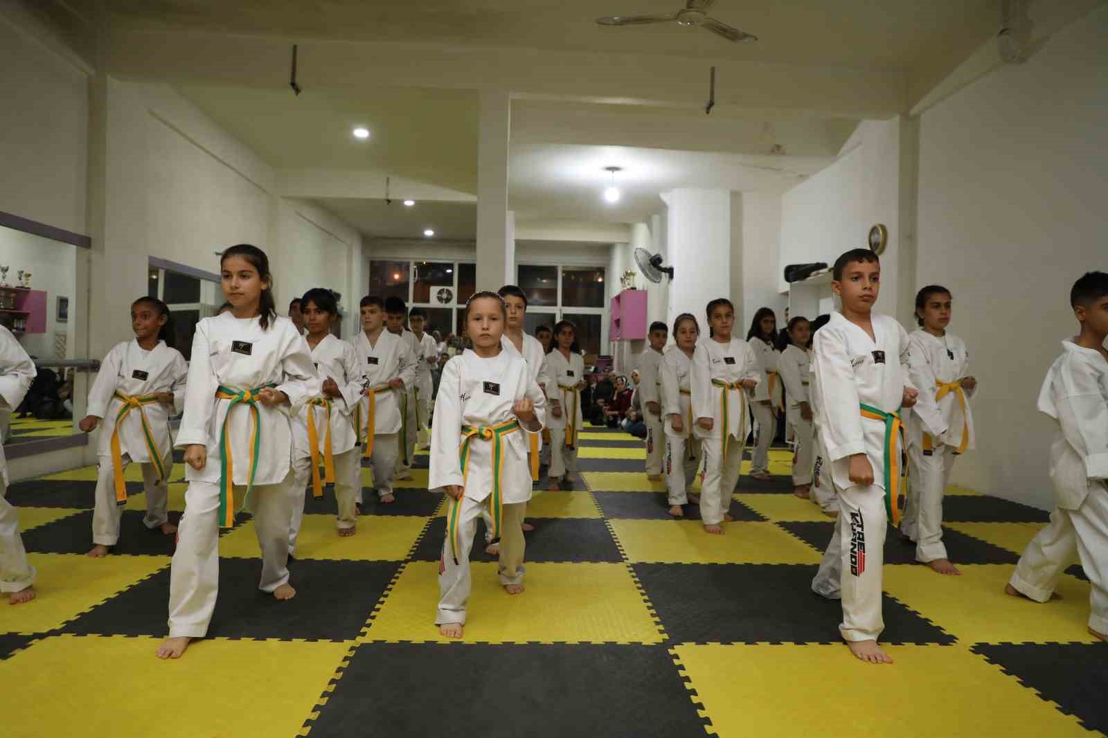 Şehzadeler Belediyesinde taekwondo kuşak sınavı heyecanı
