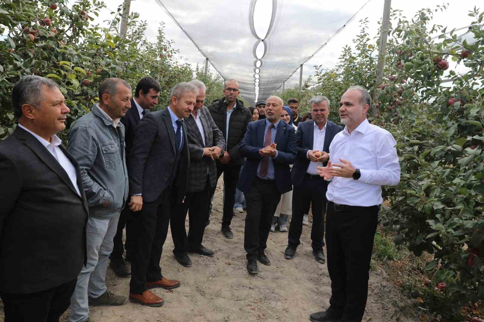 Niğde Ömer Halisdemir Üniversitesinde 200 ton elma hasadı yapıldı
