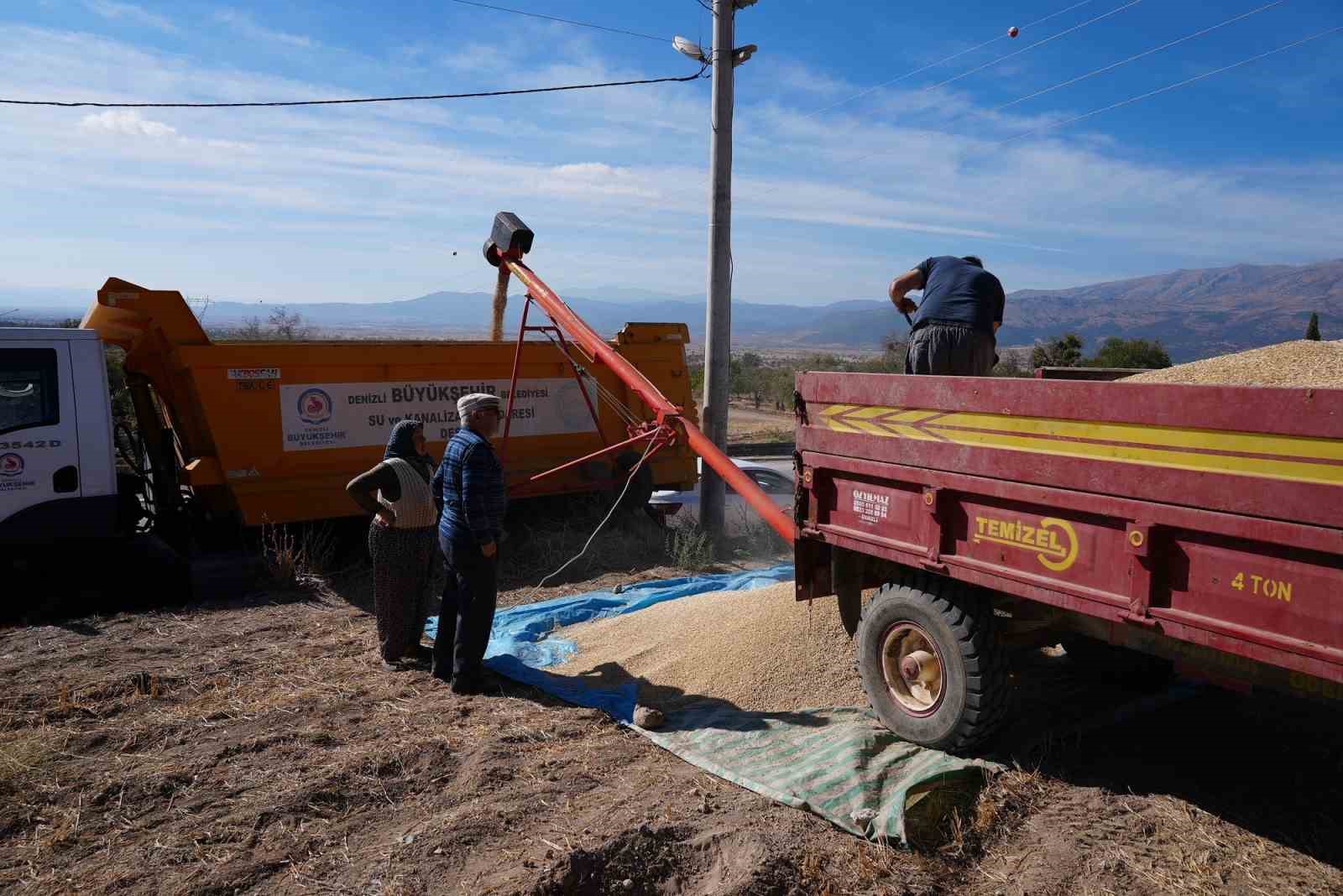 Denizli Büyükşehir çiftçiden 45 ton arpa alacak
