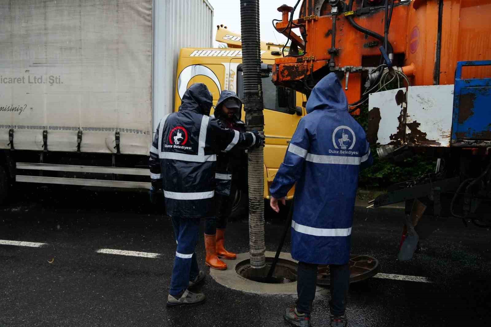 Düzce’de mazgallar temizlendi
