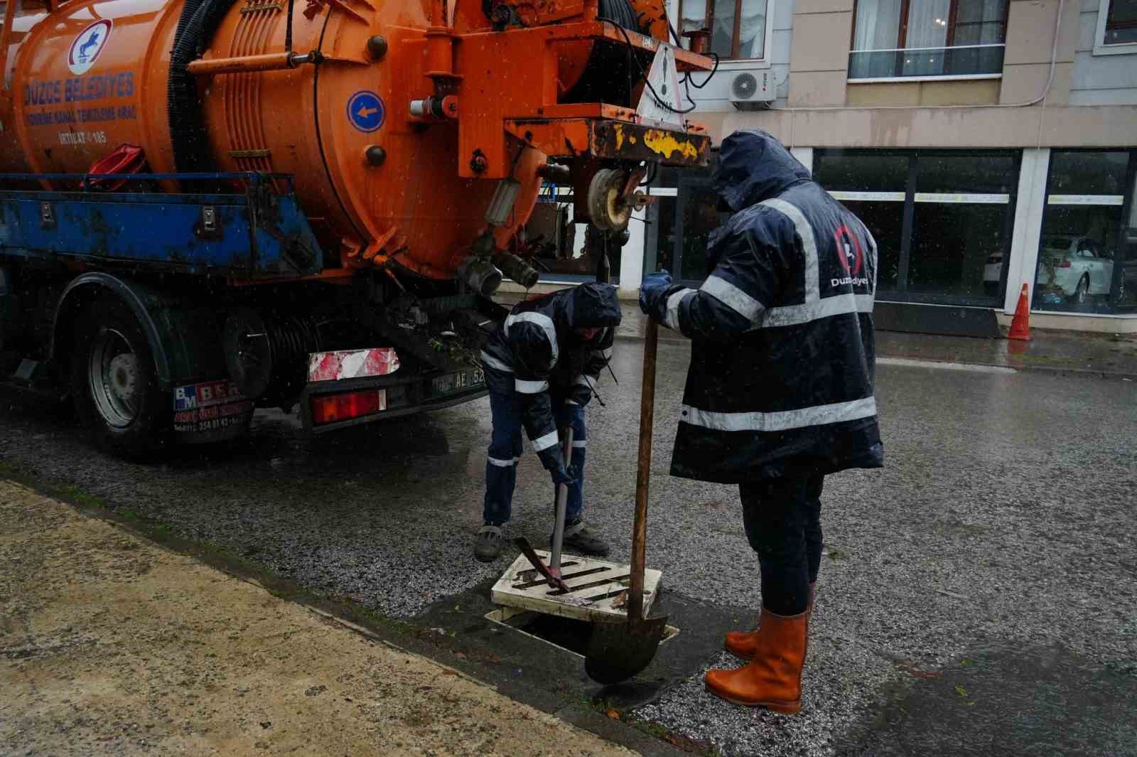 Düzce’de mazgallar temizlendi
