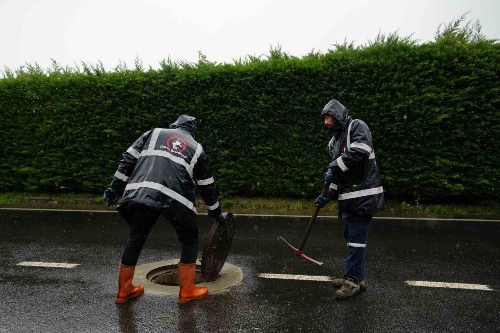 Düzce’de mazgallar temizlendi
