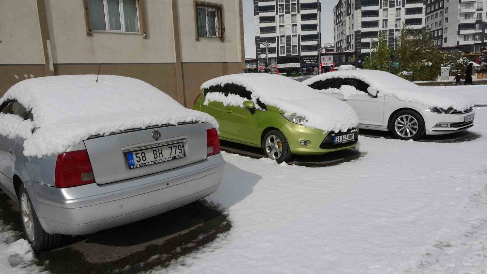 Bitlis’te Ekim ayında kar yağışı
