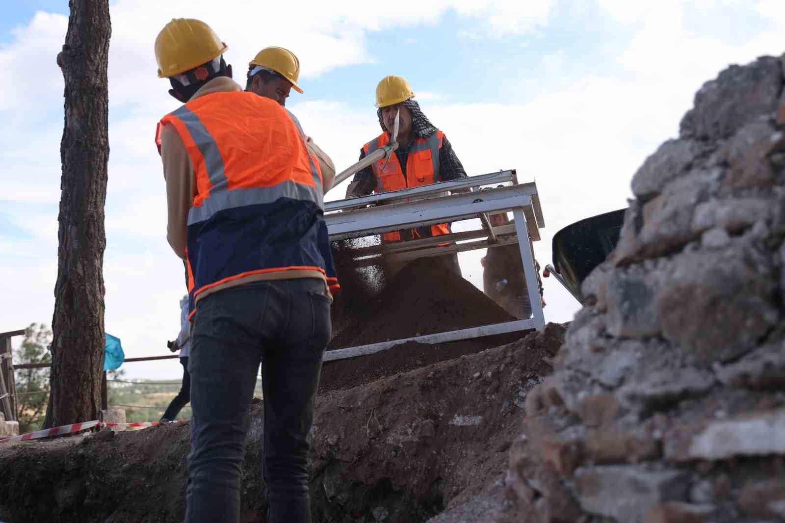 Diyarbakır’da MÖ. 3400 yıla ait silindirik mühür sergilendi
