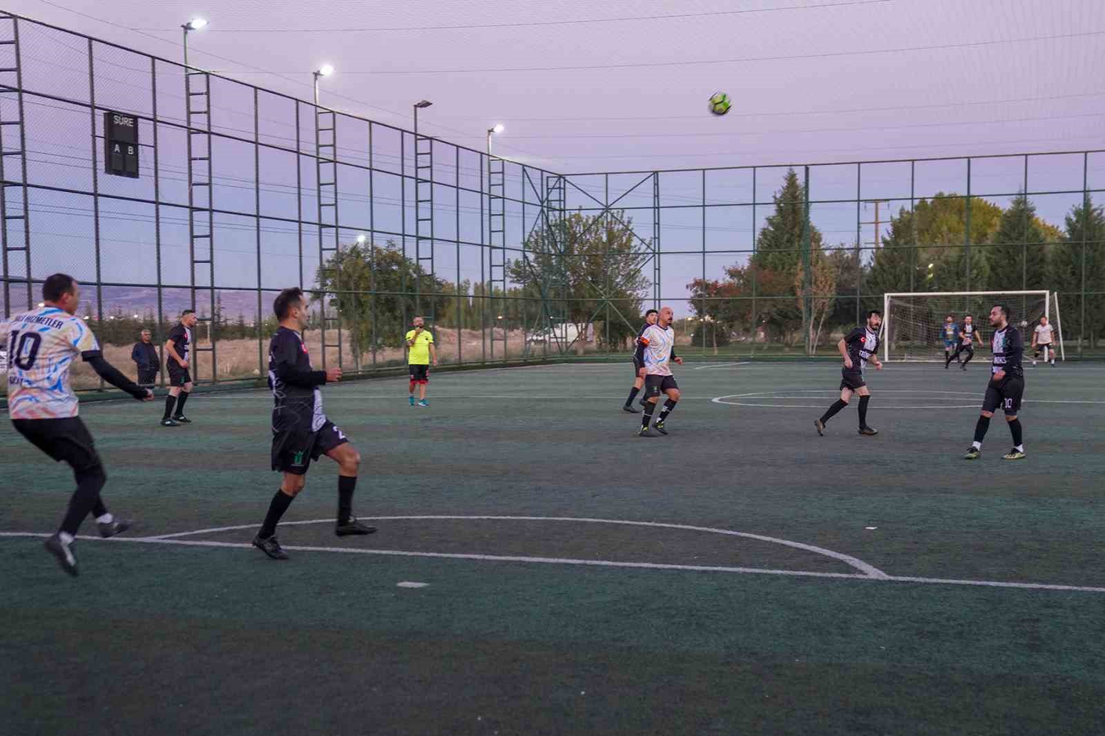 Tepebaşı’nda futbol turnuvası başladı
