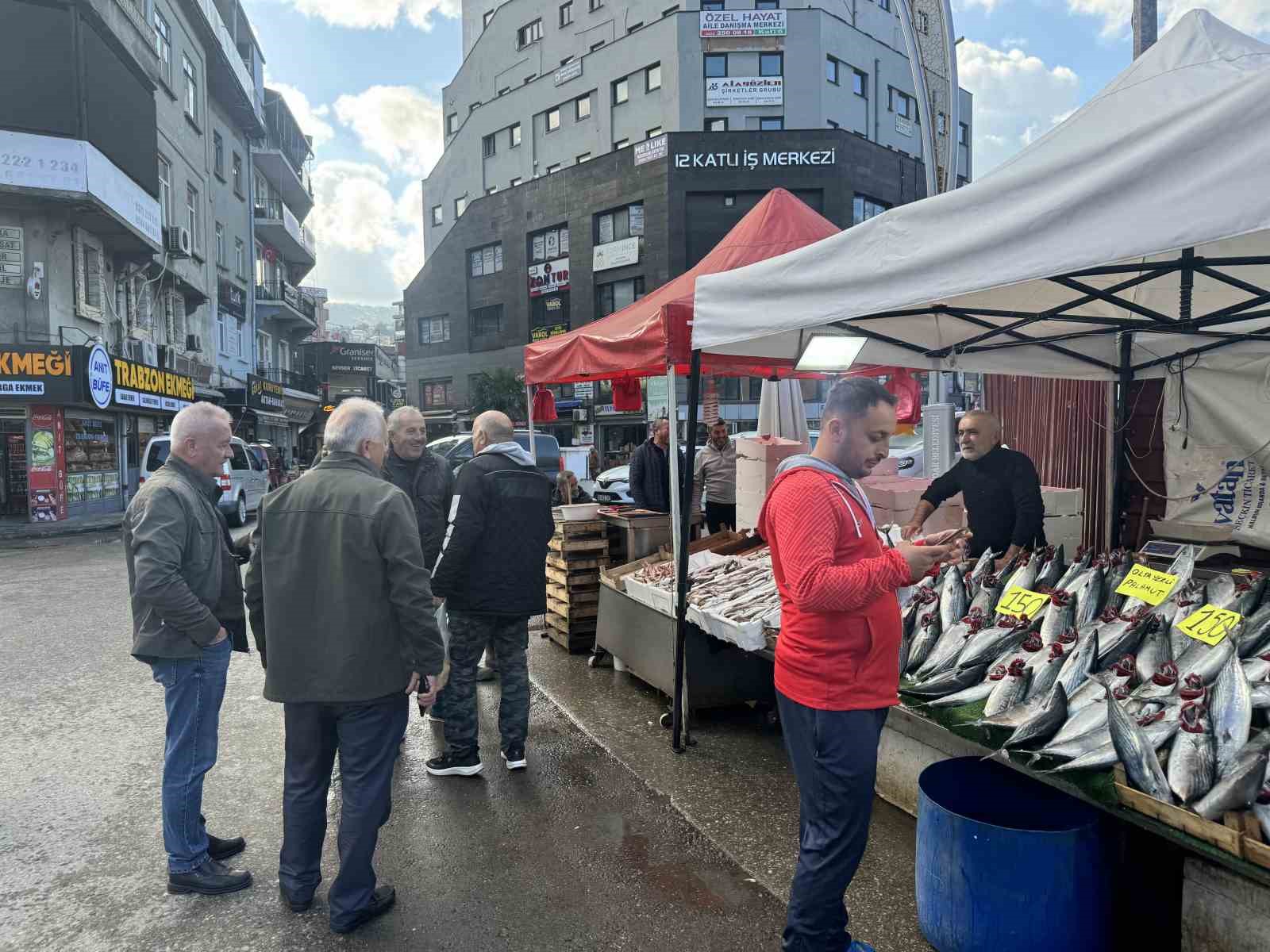 Palamut fiyatı düştü, vatandaş ilgi gösterdi
