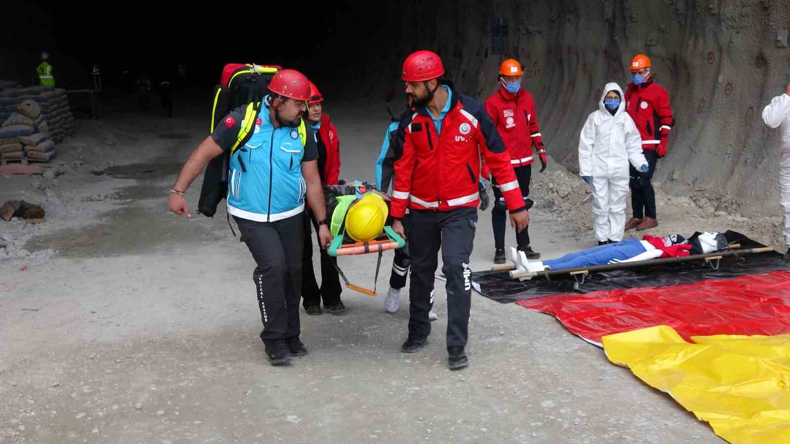 YHT tünelinde nefes kesen tatbikat gerçeği aratmadı
