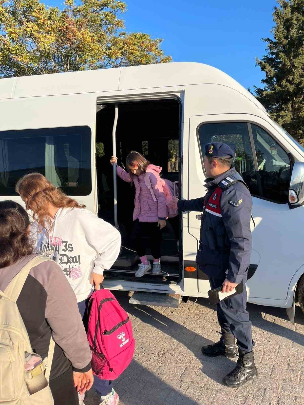 Jandarma trafik timlerinden okul servislerine denetim
