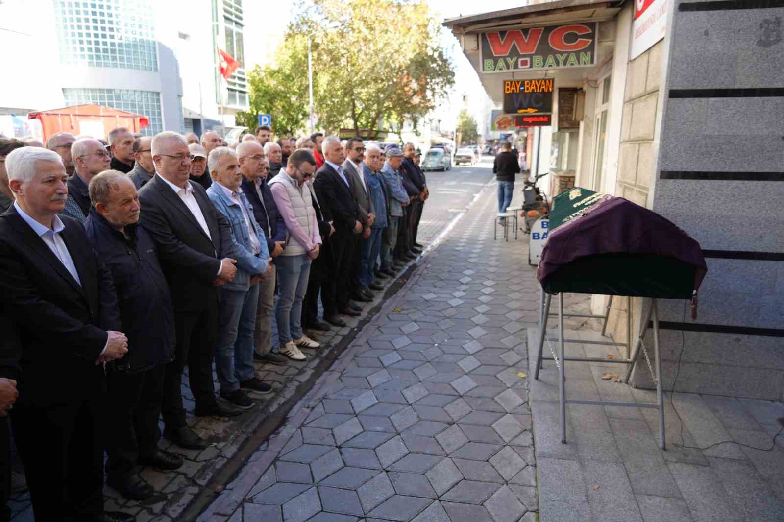 Aksaray’daki kazada yaralanarak tedavi gördüğü hastanede hayatını kaybeden Hafize Çimen, Edremit’te defnedildi
