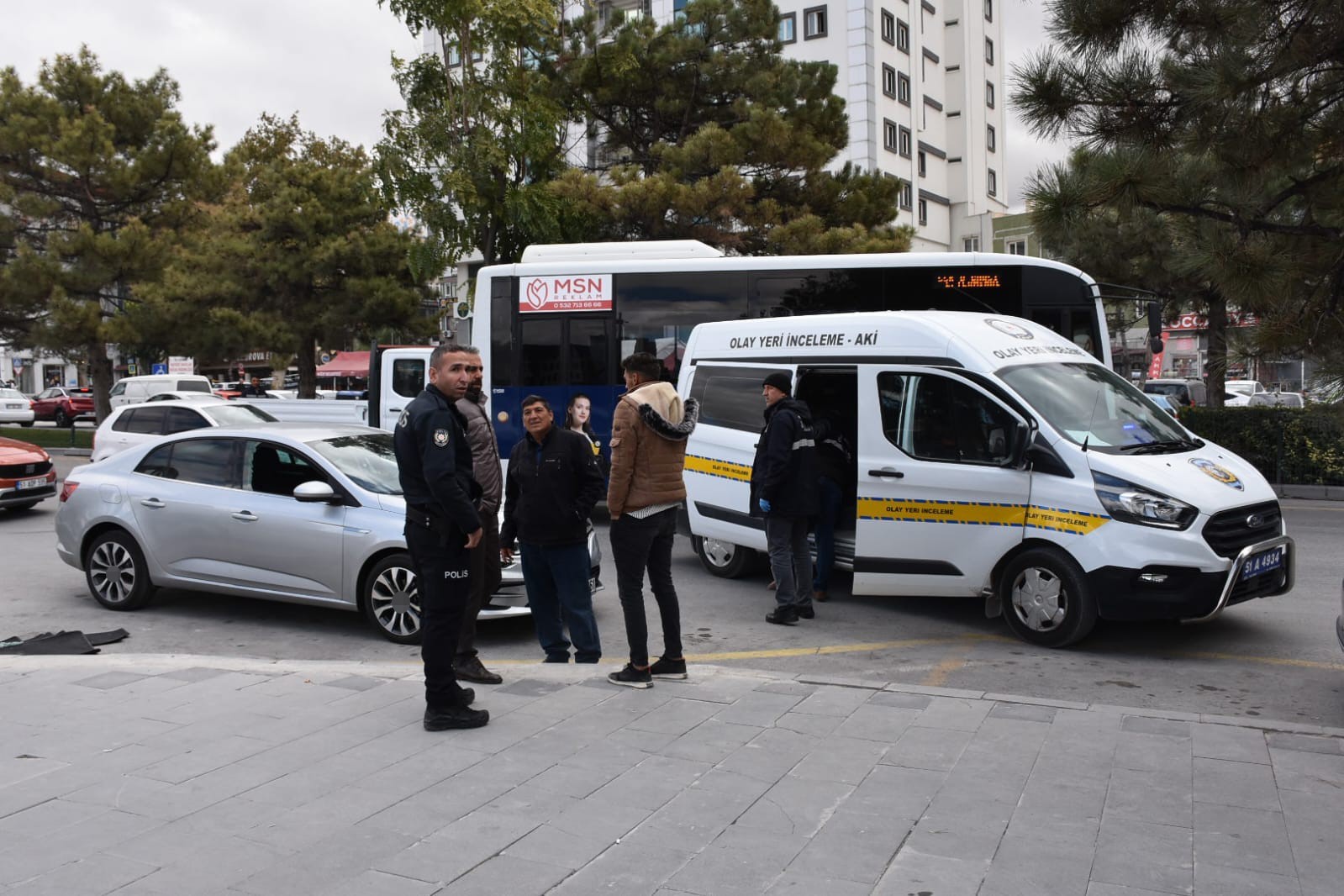 Gündüz vakti otomobili kurşunladılar
