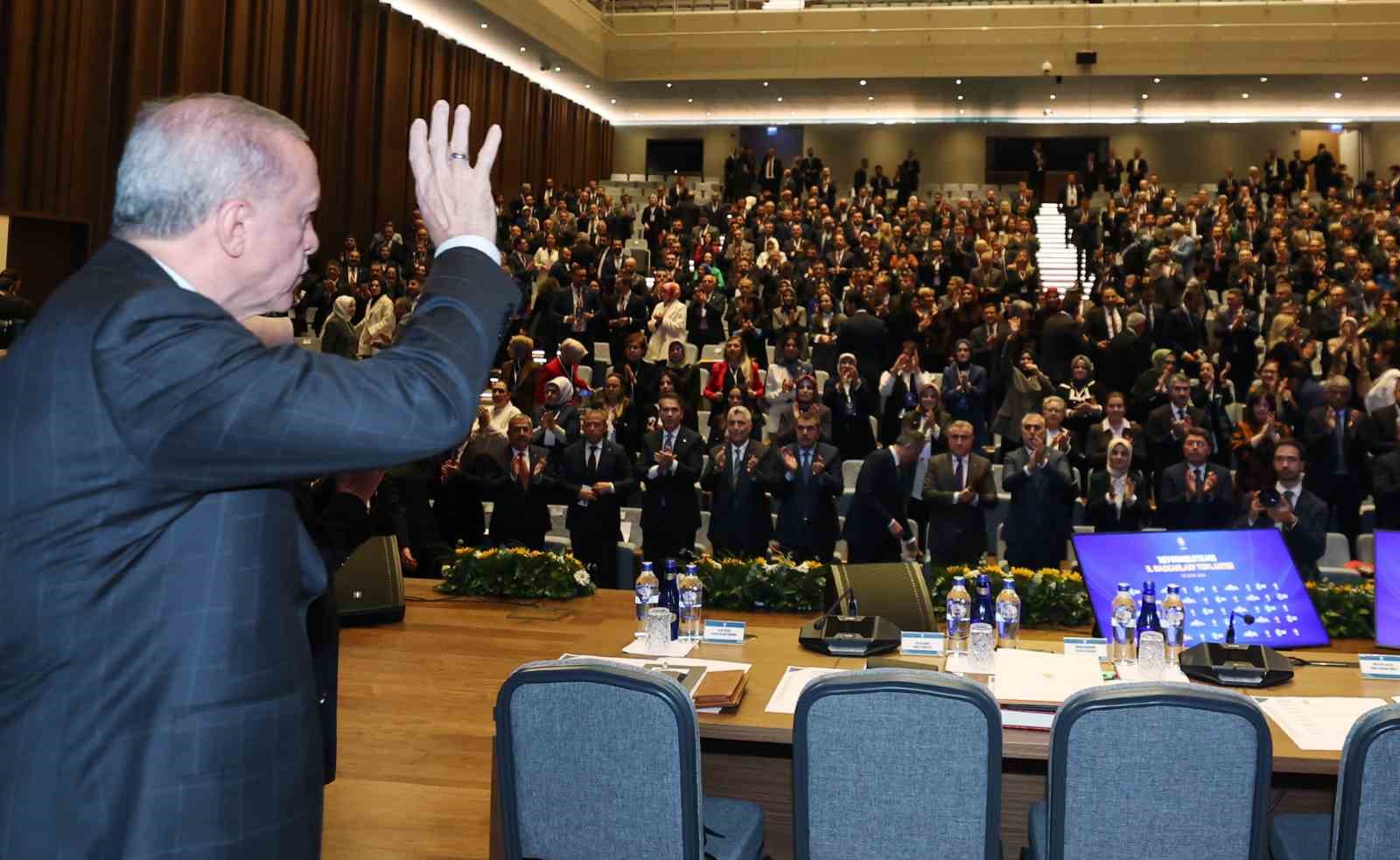 Cumhurbaşkanı Erdoğan: “Milletin çocuklarını hizmet diyerek himmet diyerek mankurtlaştıranların sonu tarihteki diğer insan kılıklı iblisler gibi onursuz bir ölüm olmuştur”
