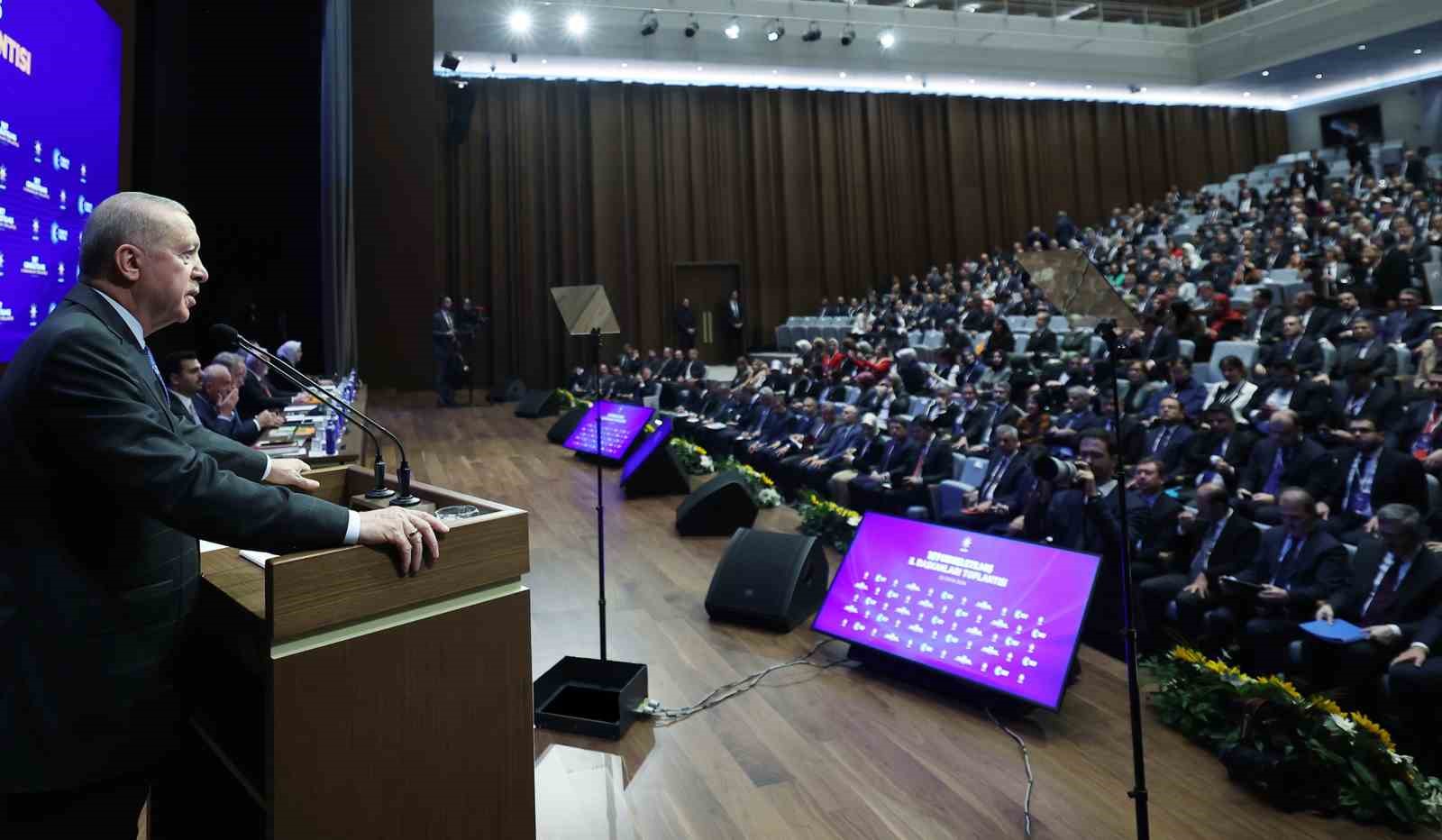 Cumhurbaşkanı Erdoğan: “Milletin çocuklarını hizmet diyerek himmet diyerek mankurtlaştıranların sonu tarihteki diğer insan kılıklı iblisler gibi onursuz bir ölüm olmuştur”
