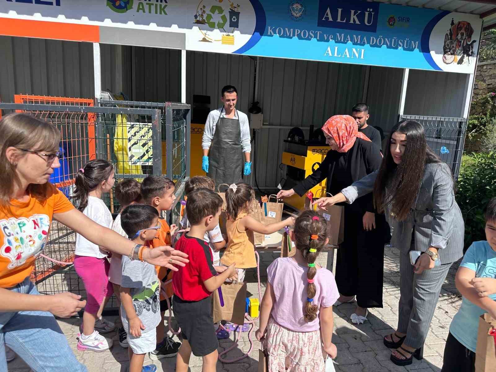 Romanyalı heyete ALKÜ’den sertifika
