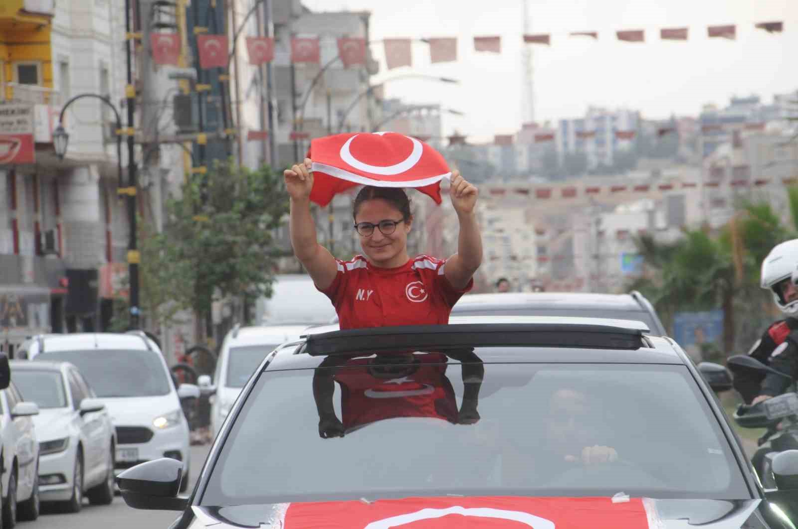 Avrupa şampiyonu sporcuya memleketi Cizre’de görkemli karşılama
