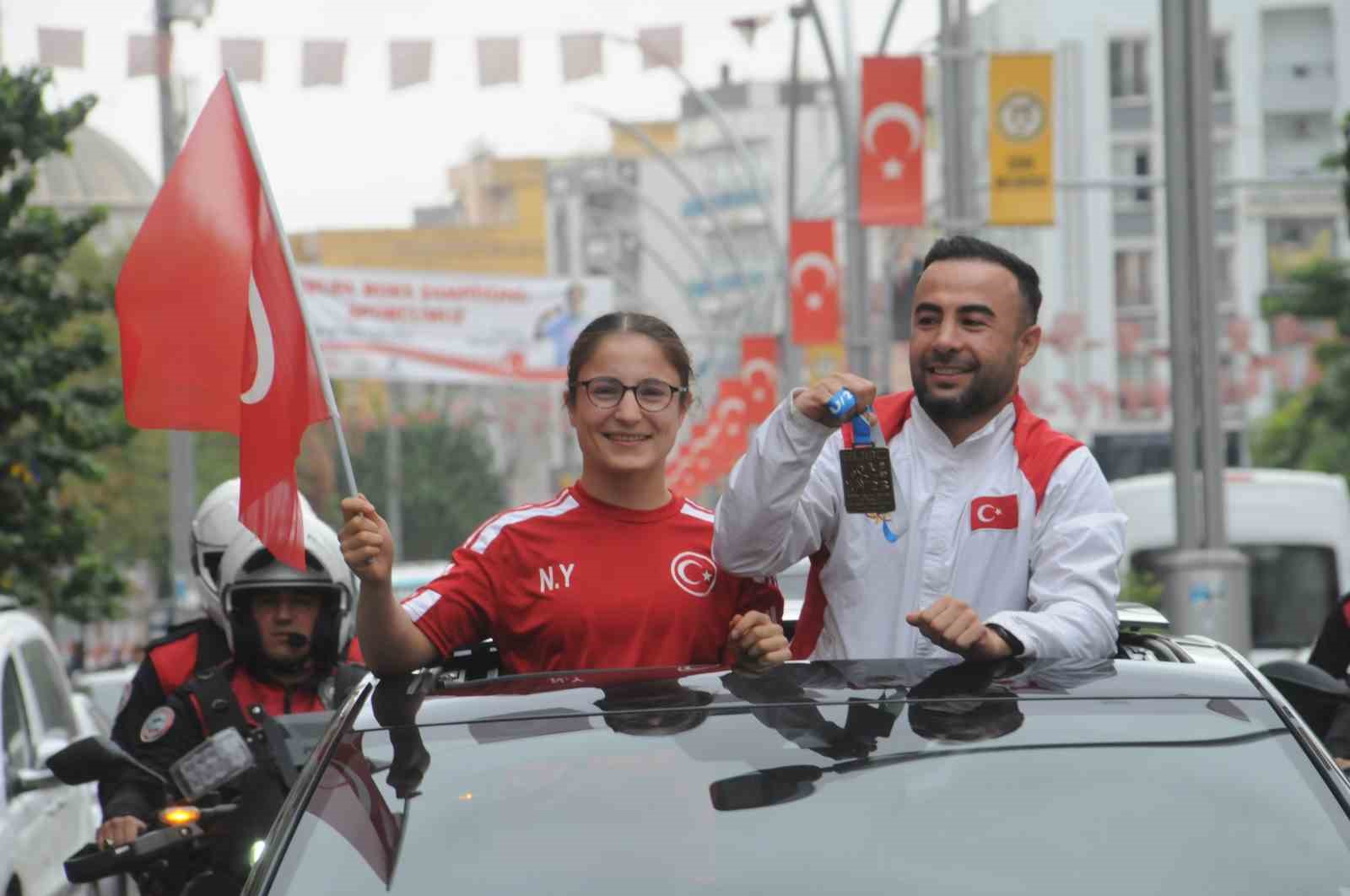 Avrupa şampiyonu sporcuya memleketi Cizre’de görkemli karşılama
