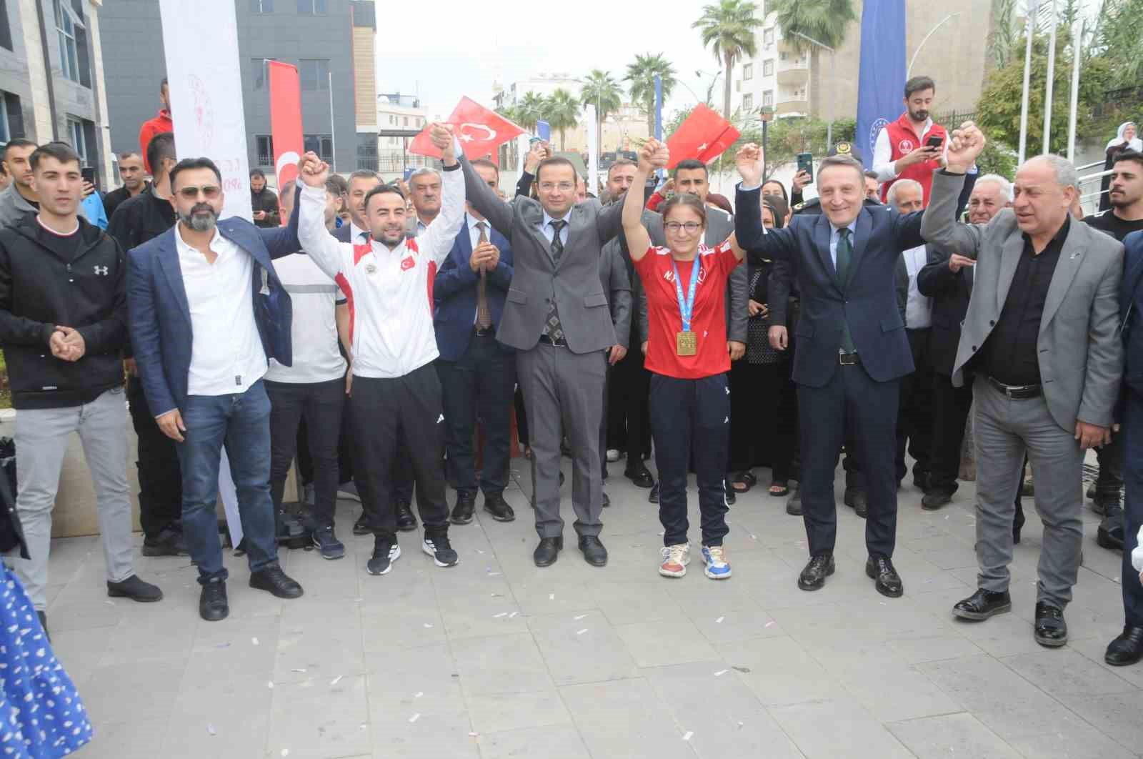 Avrupa şampiyonu sporcuya memleketi Cizre’de görkemli karşılama
