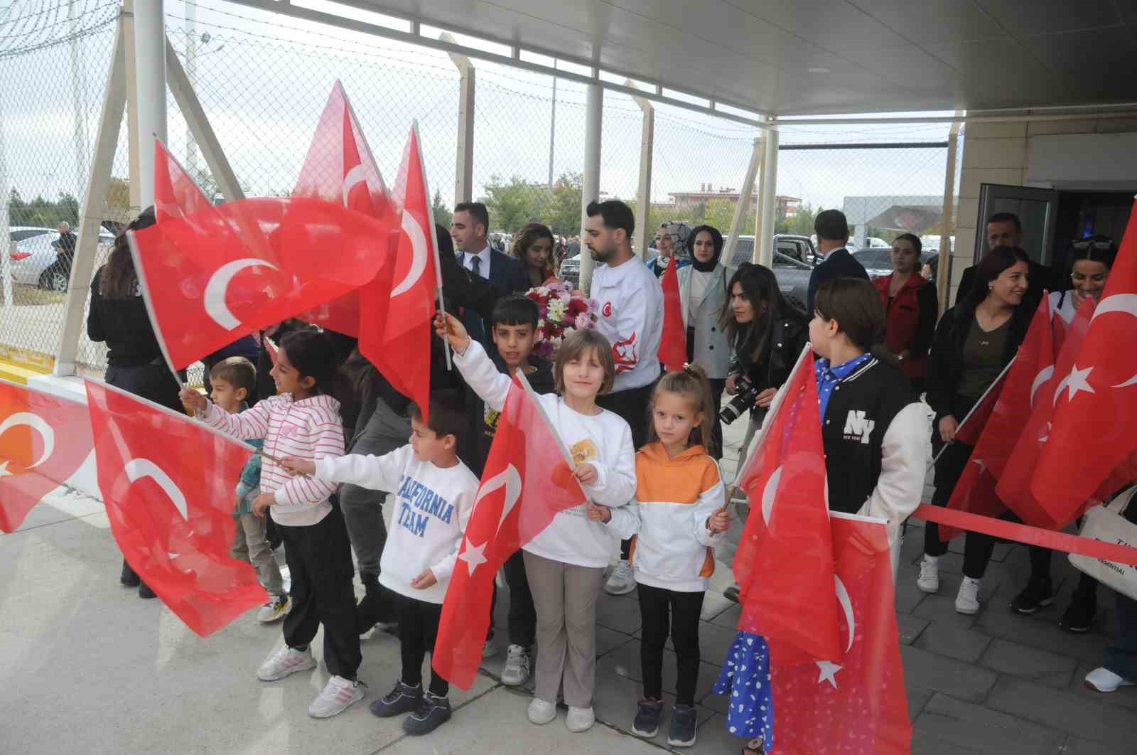 Avrupa şampiyonu sporcuya memleketi Cizre’de görkemli karşılama
