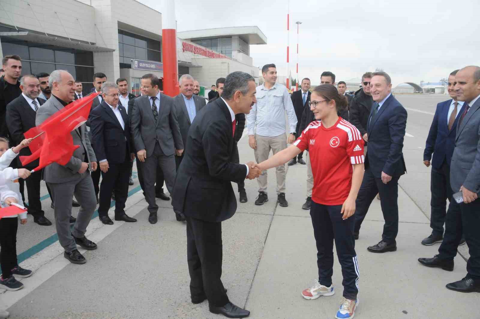 Avrupa şampiyonu sporcuya memleketi Cizre’de görkemli karşılama
