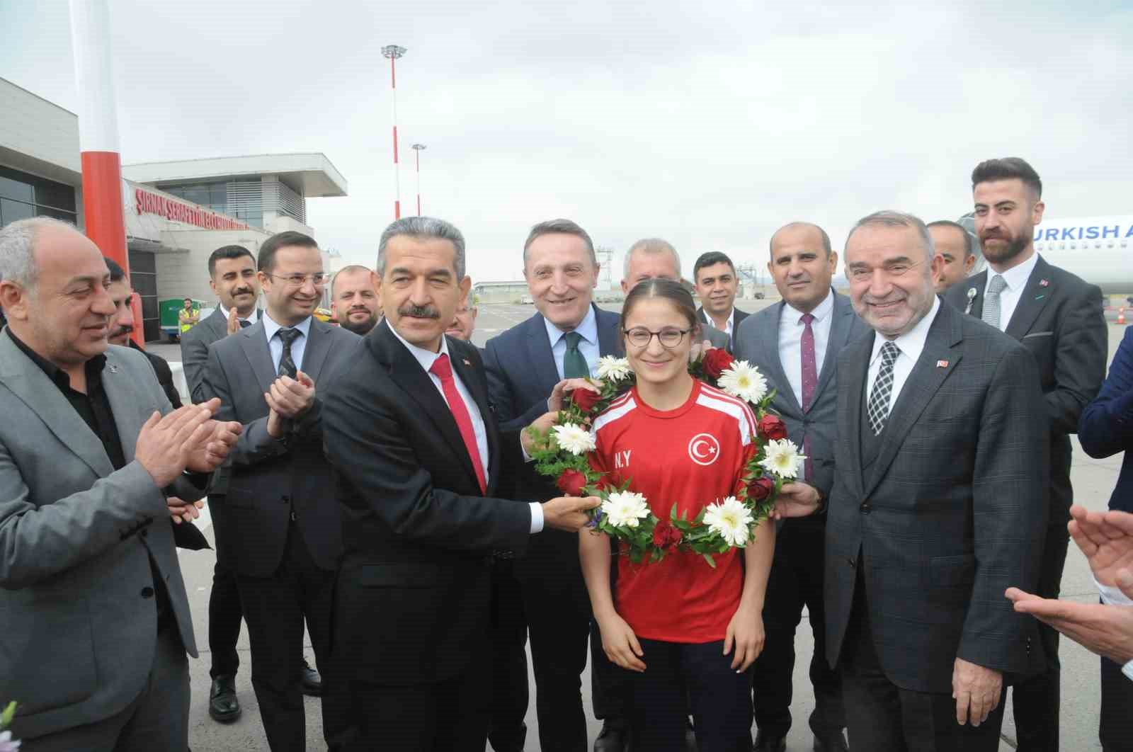 Avrupa şampiyonu sporcuya memleketi Cizre’de görkemli karşılama
