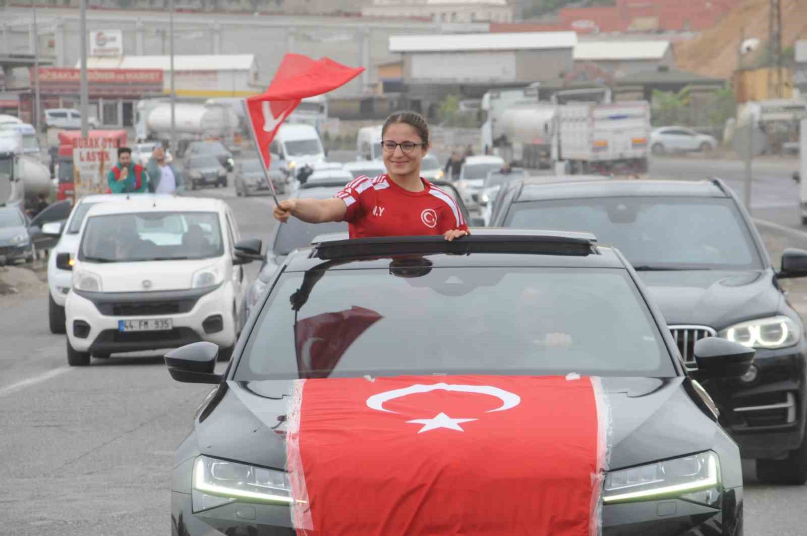 Avrupa şampiyonu sporcuya memleketi Cizre’de görkemli karşılama
