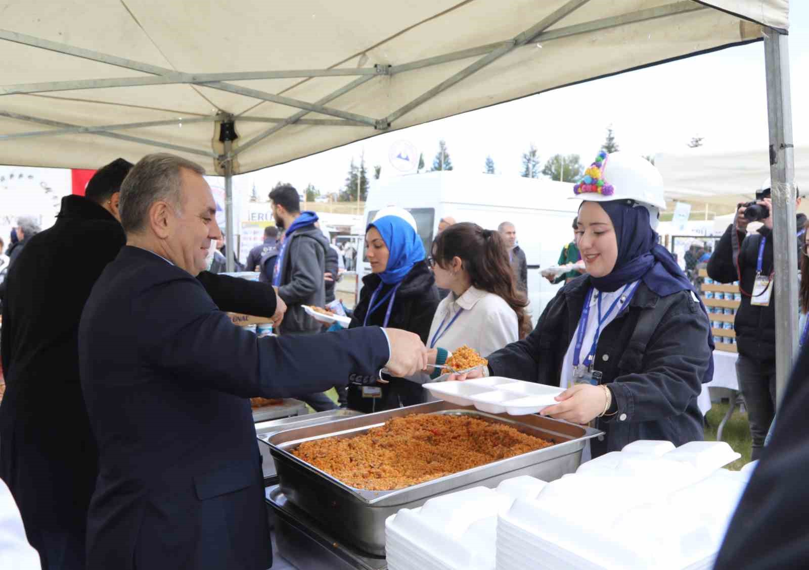 ERÜ’de “Evim Kampüs Festivali” düzenlendi
