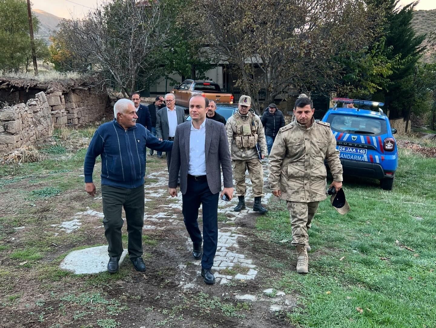 İliç Kaymakamı Dinçer, köylerde incelemelerde bulundu
