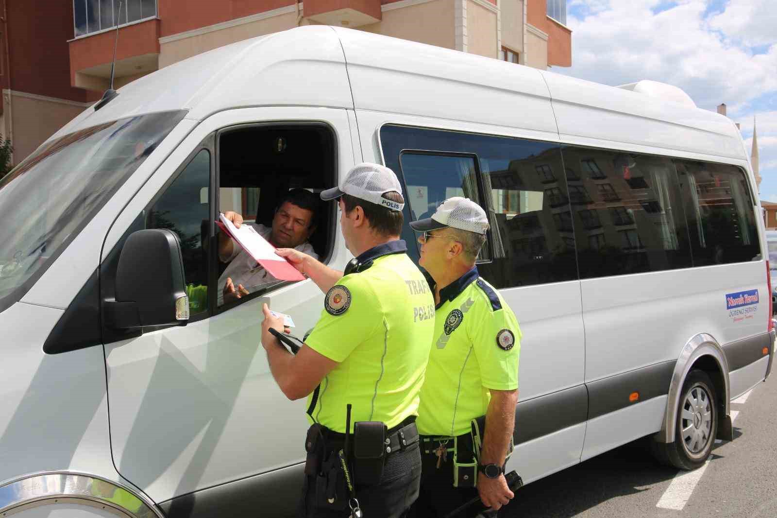 Tekirdağ’da okul ve yurt çevrelerinde güvenlik denetimleri: 16 aranan şahıs yakalandı
