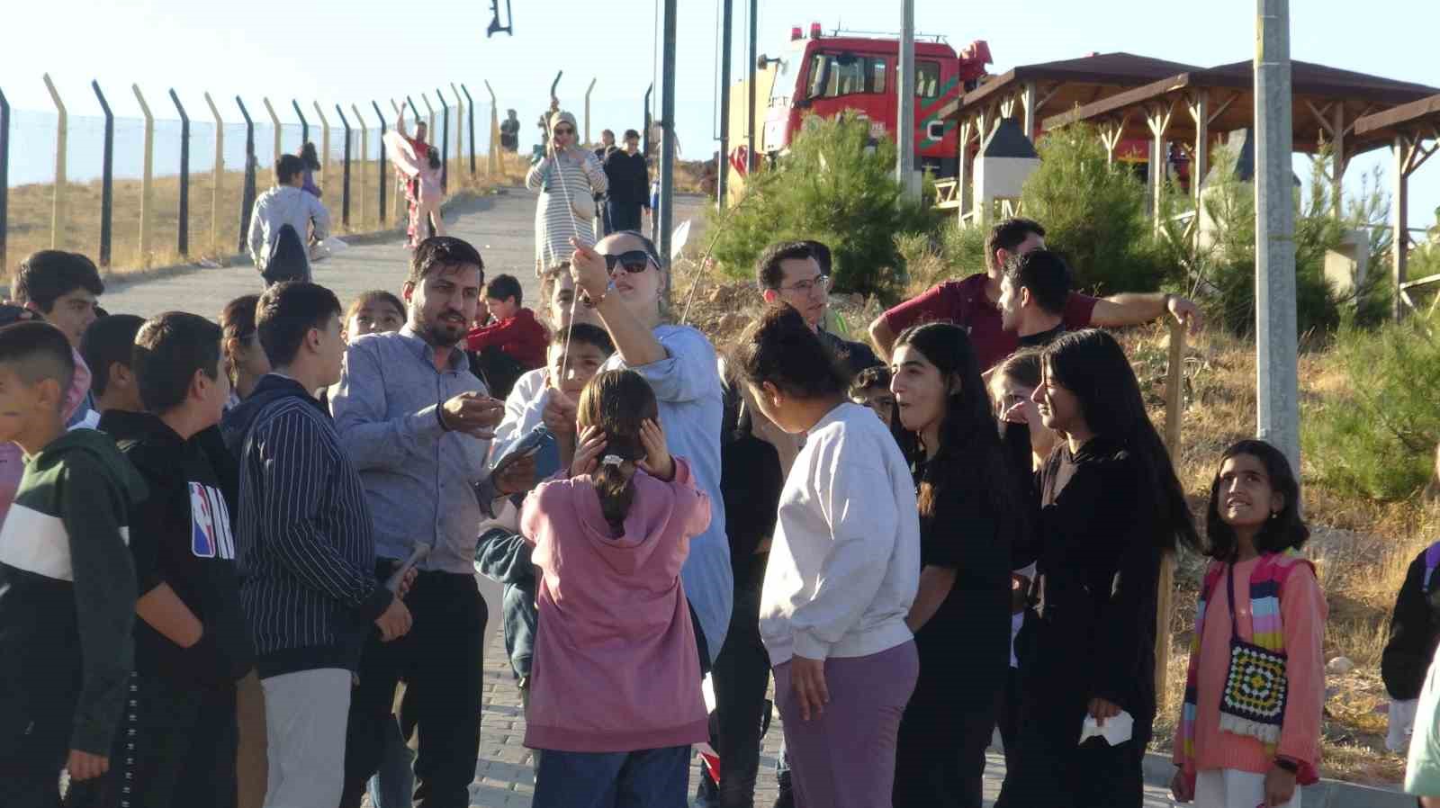 Gercüş’te uçurtma şenliği renkli görüntülere sahne oldu
