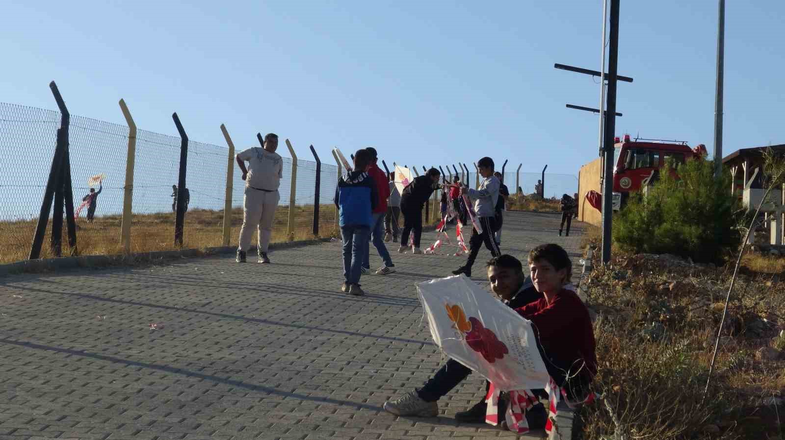 Gercüş’te uçurtma şenliği renkli görüntülere sahne oldu
