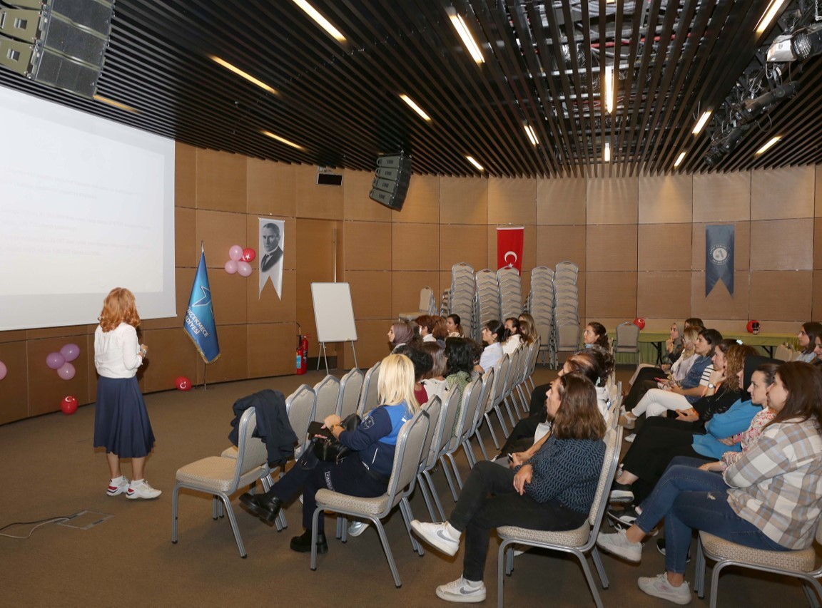 Küçükçekmece Belediyesi’nden personele ‘meme kanseri’ semineri
